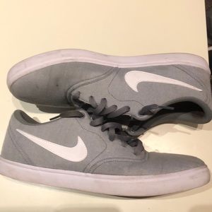 Nike SB Men’s Check Skateboard Sneaker Size 13